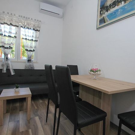 Apartment Afrodita Kaštela Екстериор снимка