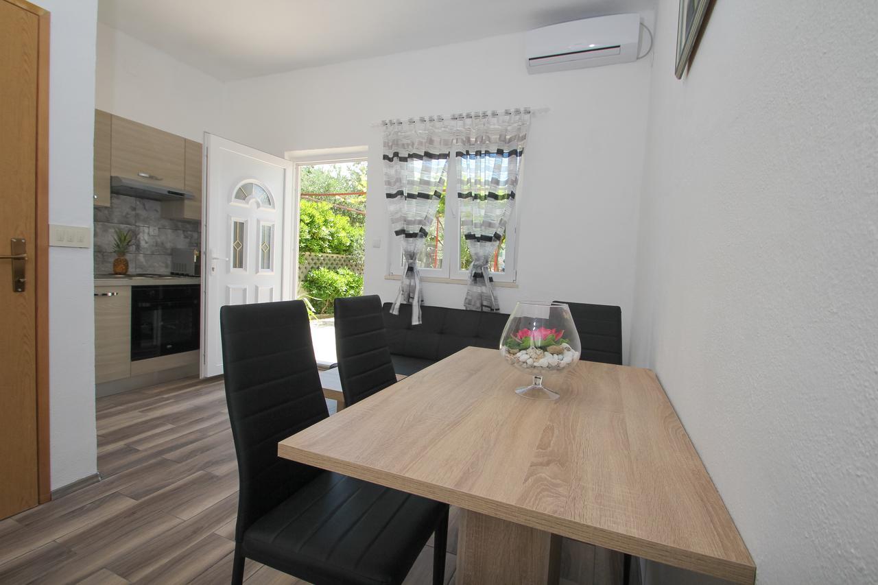 Apartment Afrodita Kaštela Екстериор снимка