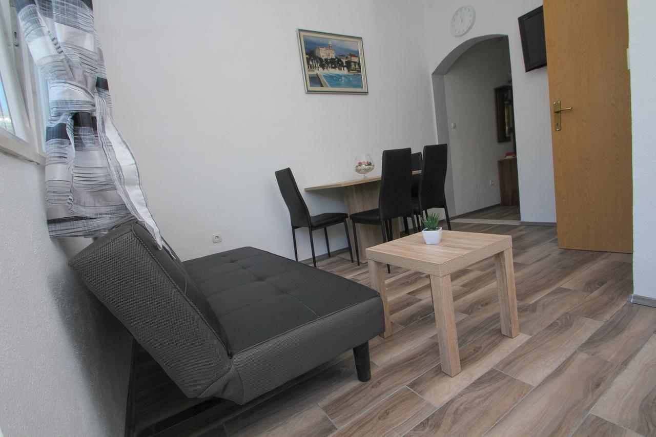 Apartment Afrodita Kaštela Екстериор снимка