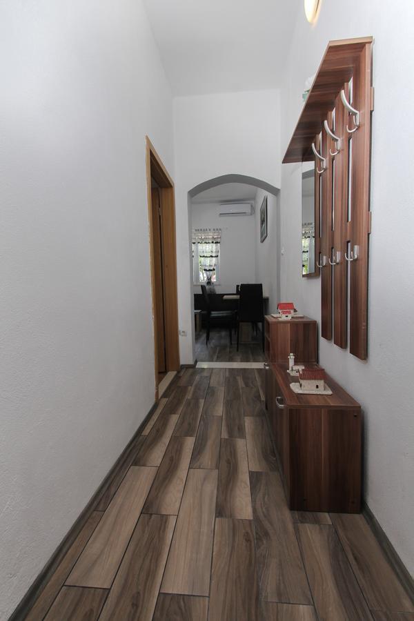 Apartment Afrodita Kaštela Екстериор снимка